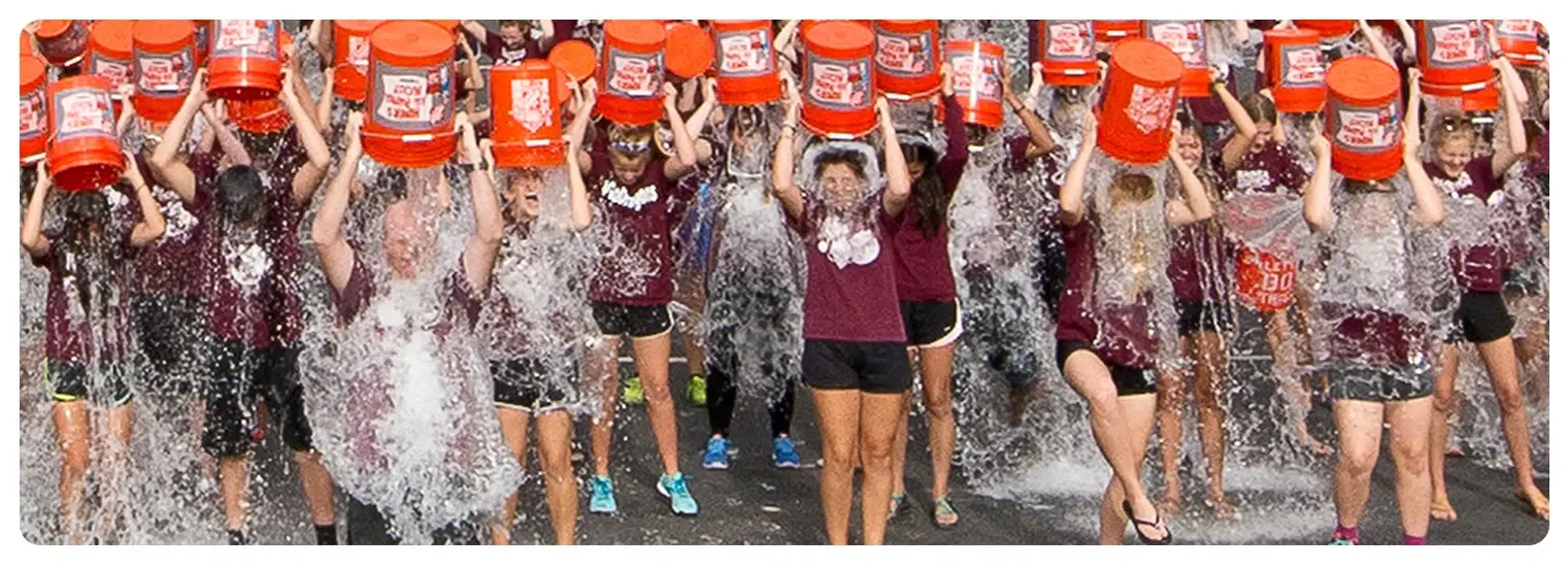 ALS Ice Bucket challenge flashmob with a lot of people